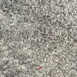 نمای نزدیک فرش ماشینی شگی مدل ماسکو کد 1.00053 زمینه ذغالی